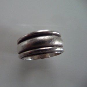 STERLING 925  SILVER  RING  SIZE 7 WITH SPINNING CENTER